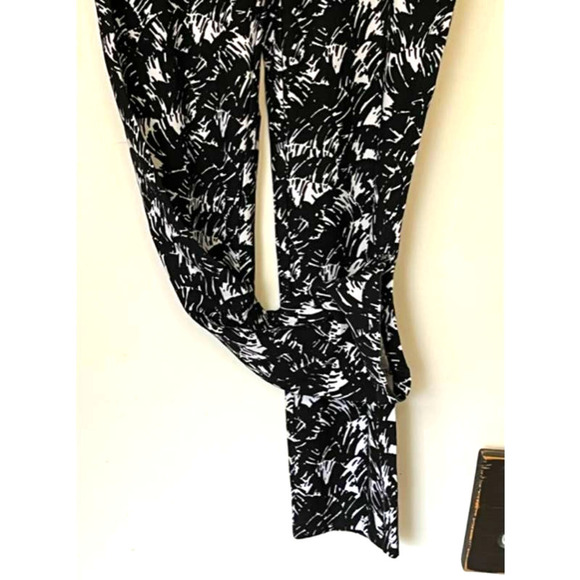 CHICO'S SIZE 0 XS/4 TRAVELERS BLACK & WHITE SLIM LEG KNIT PANTS - Picture 4 of 7